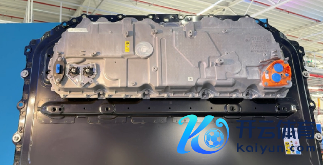 能量智控系统（灰色部分）跟电板包同一在一王人